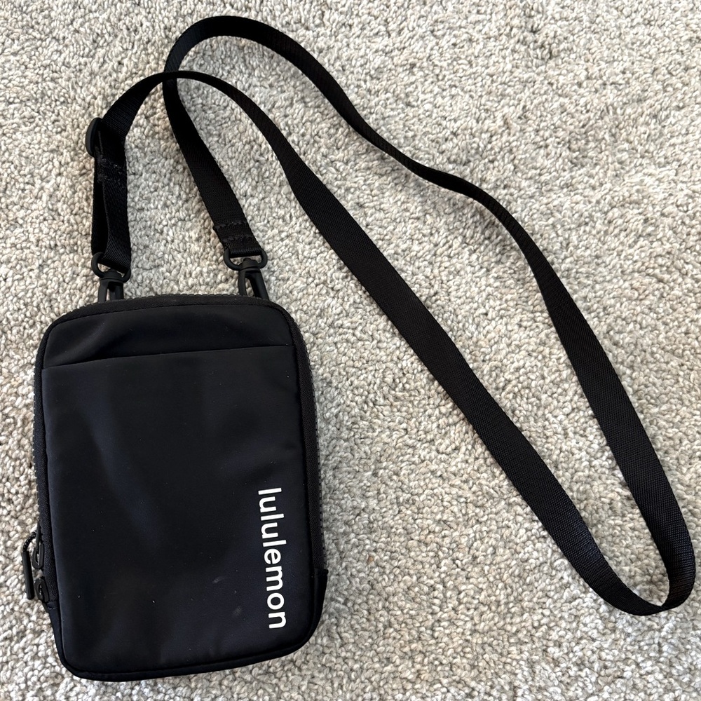 lululemon crossbody bag